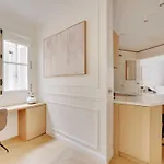 Elegant A C 2br 6p 17th Monceau Appartement Paris