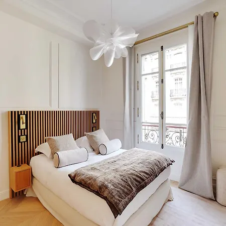 Apartment Elegant A C 2br 6p 17th Monceau *