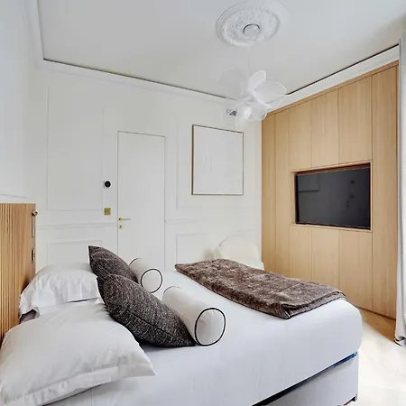 Elegant A C 2br 6p 17th Monceau