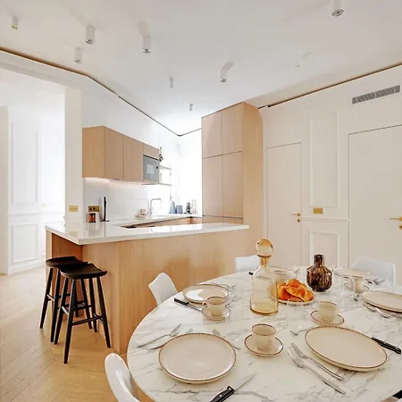 Apartment Elegant A C 2br 6p 17th Monceau Paris