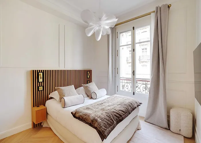 Apartment Elegant A C 2br 6p 17th Monceau *