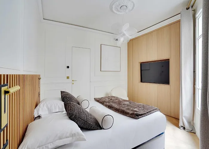 Elegant A C 2br 6p 17th Monceau