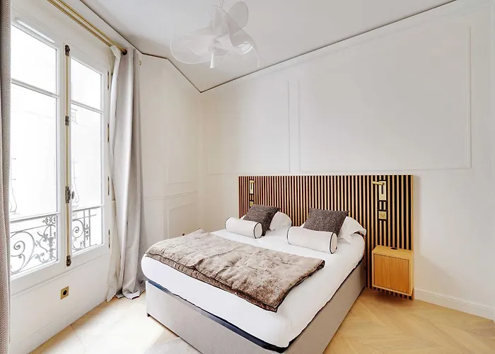 Elegant A C 2br 6p 17th Monceau Paris