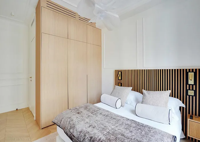 Elegant A C 2br 6p 17th Monceau