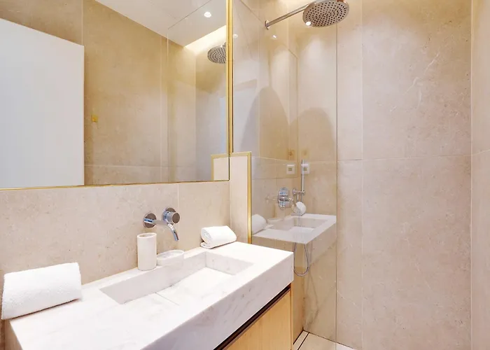 Apartment Elegant A C 2br 6p 17th Monceau Paris
